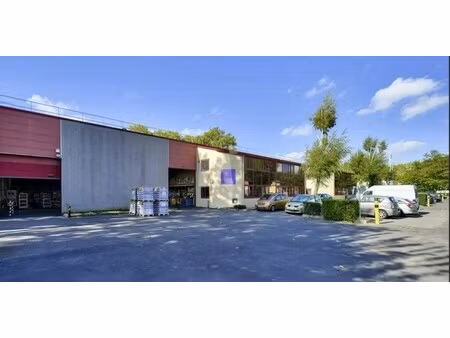location local d'activités 435 m²