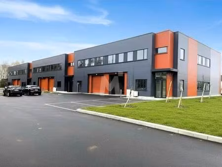 location local d'activités 311 m² à 696 m²