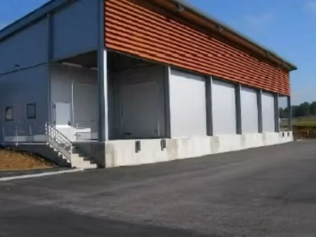 location local d'activités 317 m²