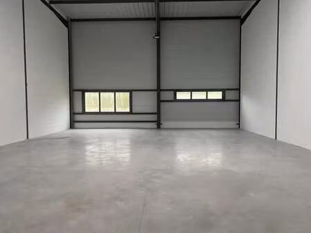 location local d'activités 335 m²