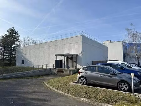 location local d'activités 273 m²