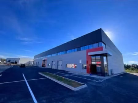 location local d'activités 571 m²