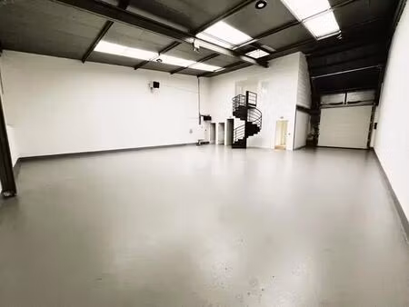 location local d’activités evry courcouronnes 91000 218m² à 657m²