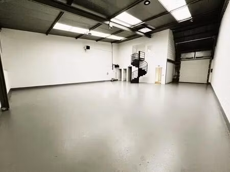 location local d'activités 218 m² à 657 m²