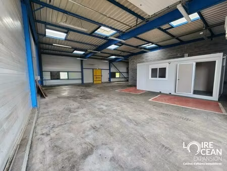 location local d'activités 318 m²