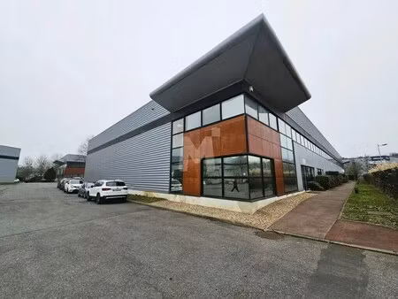 location local d'activités 395 m²