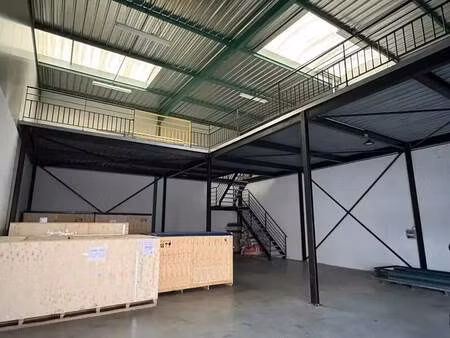 location local d'activités 250 m²