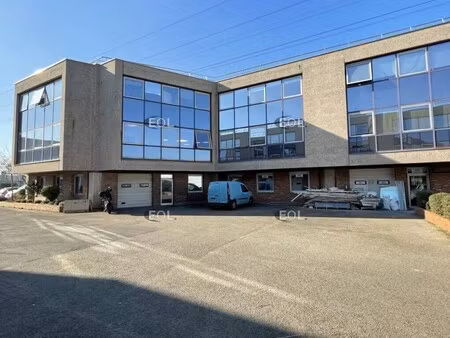location local d'activités 372 m²