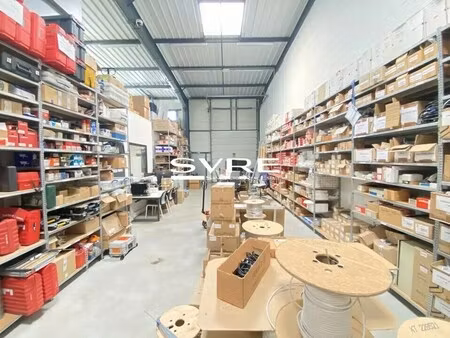 location local d'activités 240 m²