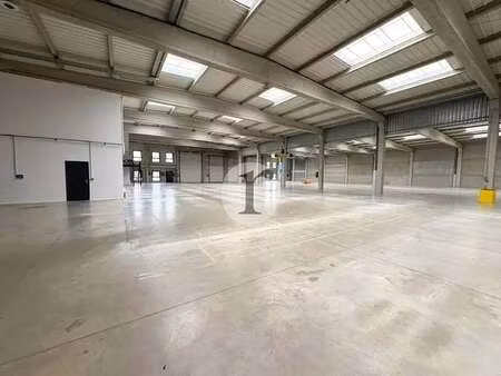location local d'activités 2 643 m²