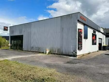 location local d'activités 250 m²