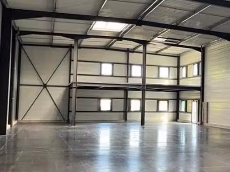 location local d'activités 210 m² à 3 547 m²