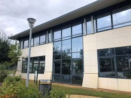 location local d'activités 1 340 m²