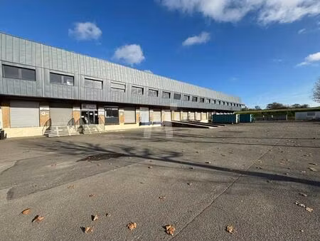 location local d'activités 490 m² à 3 250 m²