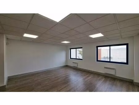 location local d’activités lisses 91090 211m²
