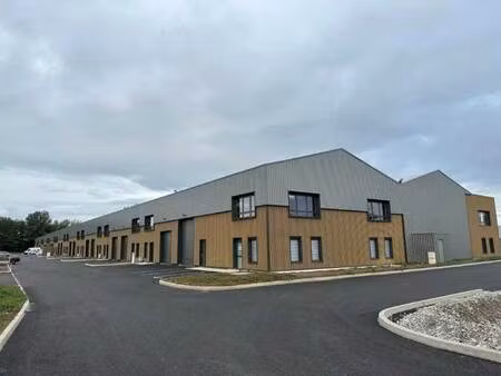 location local d'activités 233 m² à 467 m²