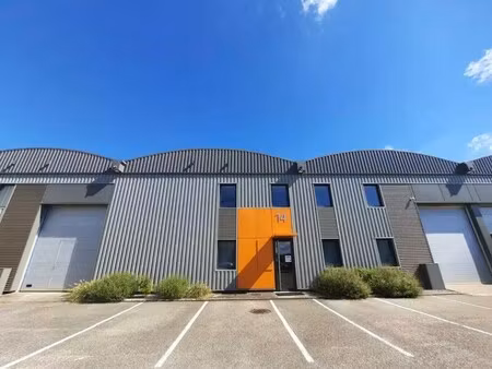location local d'activités 440 m²
