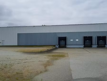 location entrepôt 9 546 m²