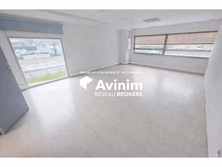 location entrepôt le broc 06510 33m² à 80m²