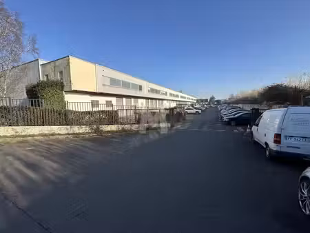 location local d'activités 2 600 m²