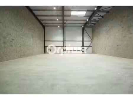 location local d’activités 571m²