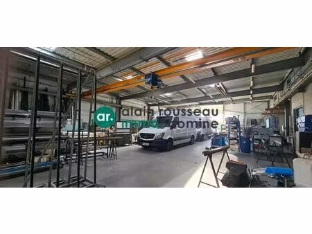 location local d'activités 2 300 m²