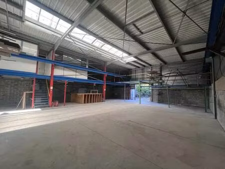 location local d'activités 410 m²