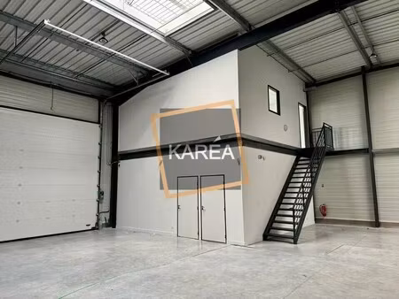 location local d'activités 372 m²
