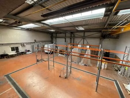 location local d'activités 862 m²