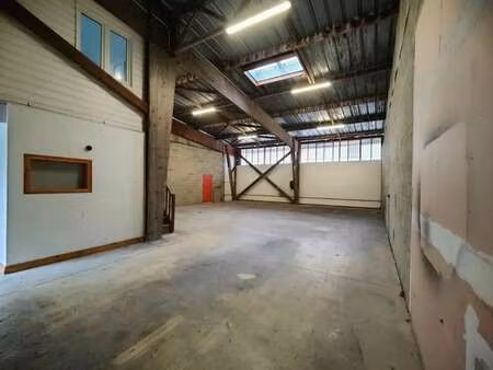 location local d'activités 250 m²