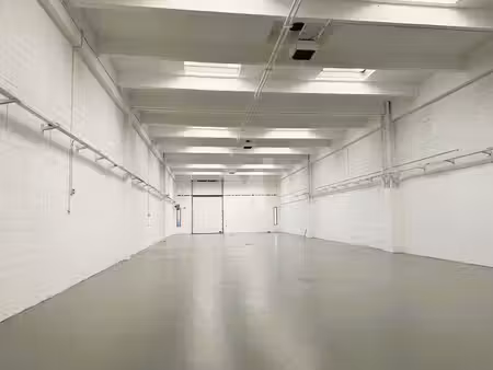 location local d’activités 788m² à 1642m²