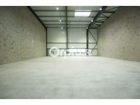 location local d'activités 571 m²