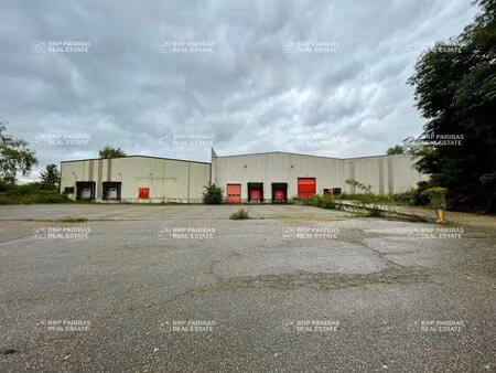 location local d'activités 4 858 m²