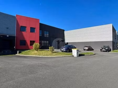 location local d'activités 305 m² à 1 843 m²