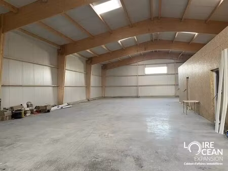 location local d'activités 250 m²