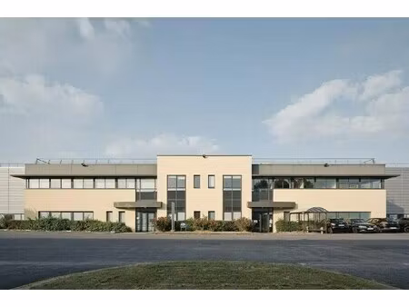 location local d'activités 2 496 m²