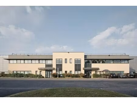 location local d'activités 2 496 m²