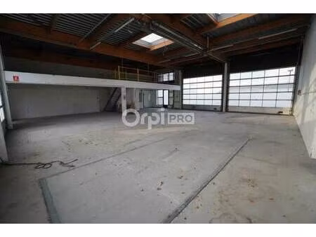 location local d'activités 284 m²