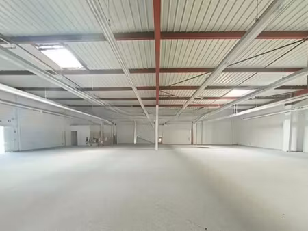 location local d'activités 353 m² à 1 173 m²