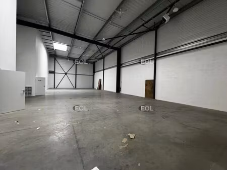 location local d'activités 354 m² à 1 061 m²