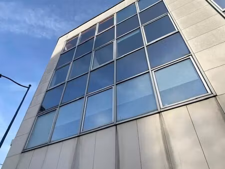 location local d'activités 555 m²