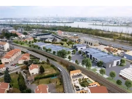 location local d'activités 531 m² à 2 382 m²