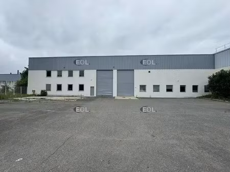 location local d'activités 1 664 m²