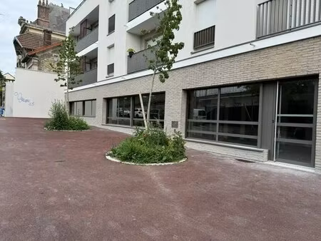 location local d'activités 158 m²