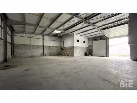 location local d'activités 245 m² à 490 m²