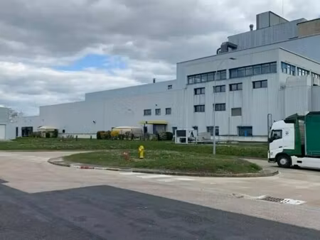 location local d'activités 5 000 m²