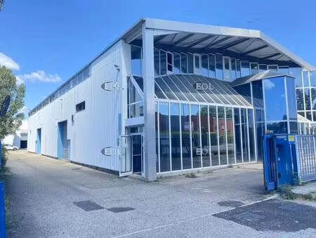 location local d'activités 2 140 m²