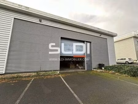 location local d'activités 860 m²