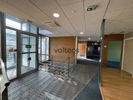 location bureaux 1 141 m²