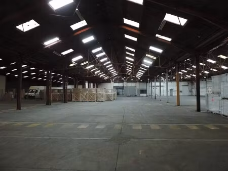 location entrepôt 4 000 m² à 8 482 m²